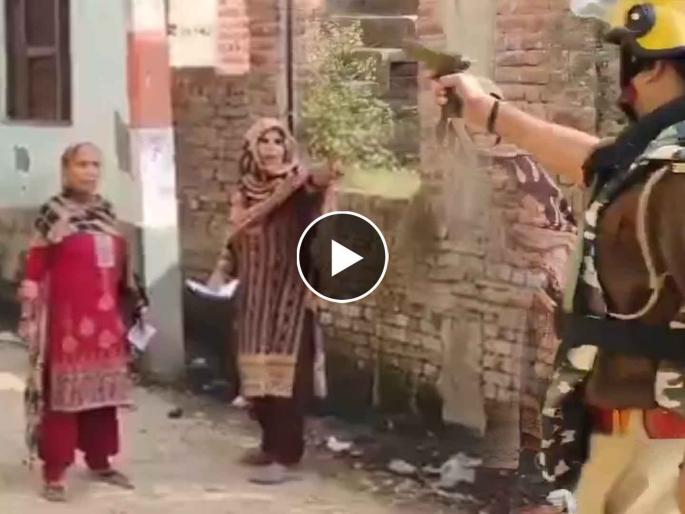 meerapur by election Akhilesh Yadav allegation sho is threatening voters with revolver | Video - "मीरापूरमध्ये रिव्हॉल्व्हर दाखवून SHO ने मतदारांना धमकावलं"; अखिलेश यादवांचा आरोप meerapur by election Akhilesh Yadav allegation sho is threatening voters with revolver | Video - "मीरापूरमध्ये रिव्हॉल्व्हर दाखवून SHO ने मतदारांना धमकावलं"; अखिलेश यादवांचा आरोप