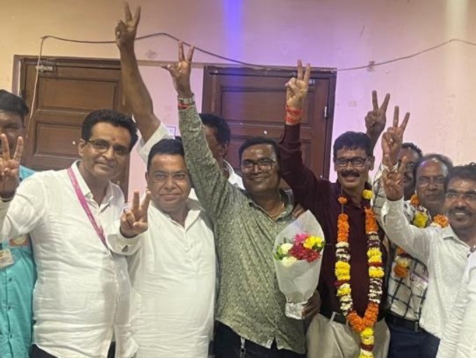 Collaborative panel dominates Mira Bhayander Municipal Employees Credit Fund | मीरा भाईंदर महापालिका कर्मचारी पतपेढीवर सहयोग पॅनलचे वर्चस्व Collaborative panel dominates Mira Bhayander Municipal Employees Credit Fund | मीरा भाईंदर महापालिका कर्मचारी पतपेढीवर सहयोग पॅनलचे वर्चस्व