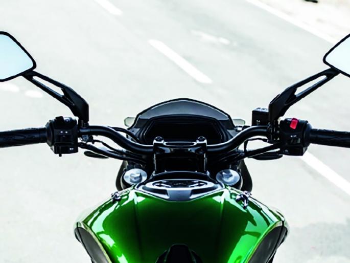 Punitive action against 3619 riders only for shaving their hair | दुचाकीचा आरसा केवळ केस विंचरण्यापुरताच, ३६१९ स्वारांवर दंडात्मक कारवाई Punitive action against 3619 riders only for shaving their hair | दुचाकीचा आरसा केवळ केस विंचरण्यापुरताच, ३६१९ स्वारांवर दंडात्मक कारवाई