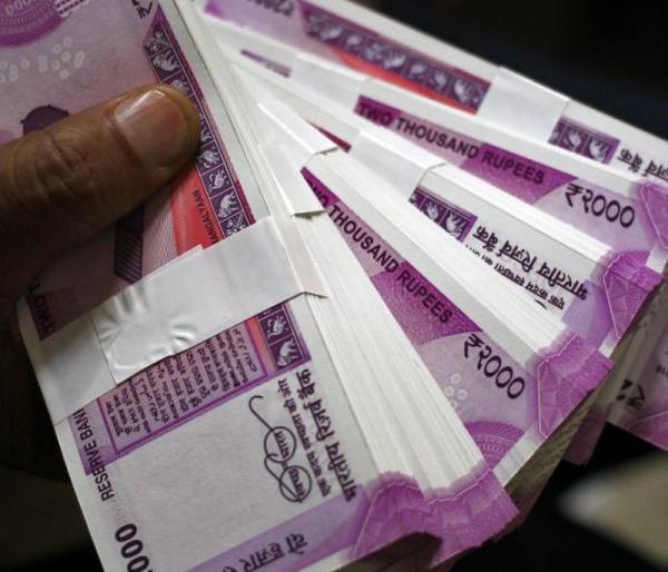 Huge amount of father-in-law grabbed by daughter- in -law | सासऱ्याची रक्कम हडपणारी अशीही सून Huge amount of father-in-law grabbed by daughter- in -law | सासऱ्याची रक्कम हडपणारी अशीही सून