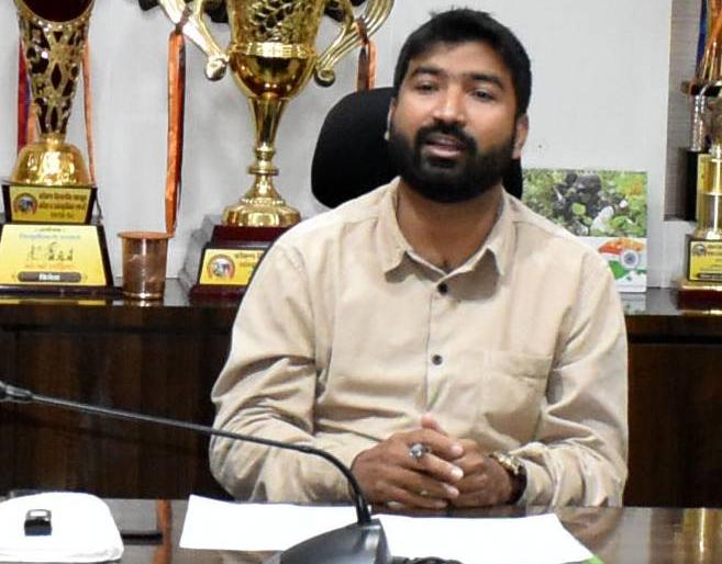 Corona patient found makeup isolate, hotel in Ratnagiri district, bars, bars closed | corona virus-कोरोनाचा रूग्ण आढळलेले शृंगारतळी आयसोलेट, जिल्ह्यातील हॉटेल, बार, टपऱ्या बंद Corona patient found makeup isolate, hotel in Ratnagiri district, bars, bars closed | corona virus-कोरोनाचा रूग्ण आढळलेले शृंगारतळी आयसोलेट, जिल्ह्यातील हॉटेल, बार, टपऱ्या बंद