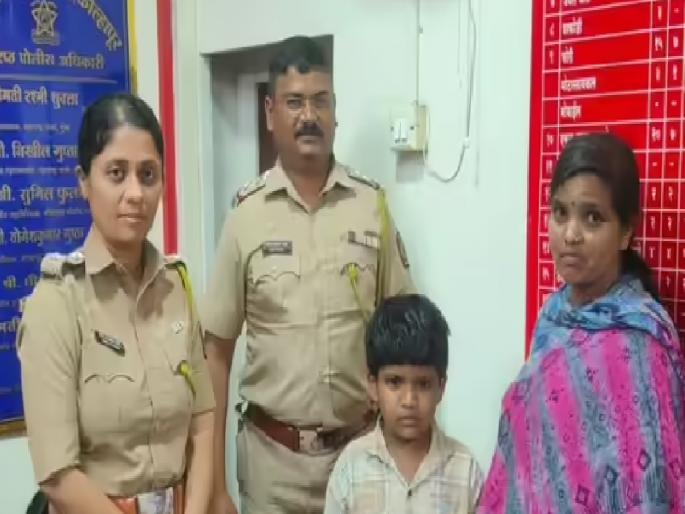 Nine-year-old boy goes missing from Hatkanangale after mother leaves him alone at home | घरी एकट्याला सोडून आई कामावर गेली, मुलगा खासगी वाहन चालकाकडे लिफ्ट मागून कोल्हापुरात आला, अन्.. Nine-year-old boy goes missing from Hatkanangale after mother leaves him alone at home | घरी एकट्याला सोडून आई कामावर गेली, मुलगा खासगी वाहन चालकाकडे लिफ्ट मागून कोल्हापुरात आला, अन्..