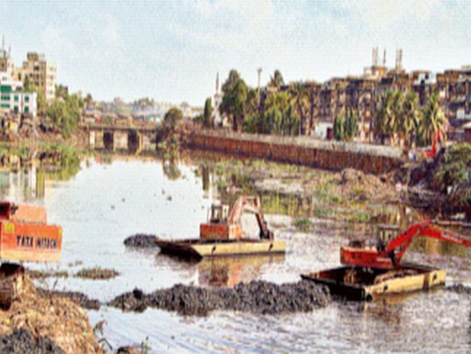 The story of the unextracted silt of the Mithi river..., the silt filled the pockets of a corrupt engineer; Investigation reveals | गोष्ट मिठी नदीच्या न उपसलेल्या गाळाची..., गाळाने भरले भ्रष्ट अभियंत्याचे खिसे; चौकशीतून स्पष्ट The story of the unextracted silt of the Mithi river..., the silt filled the pockets of a corrupt engineer; Investigation reveals | गोष्ट मिठी नदीच्या न उपसलेल्या गाळाची..., गाळाने भरले भ्रष्ट अभियंत्याचे खिसे; चौकशीतून स्पष्ट