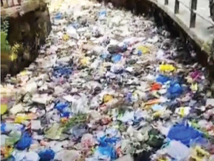 Sweeping of Mithi river on paper only | मिठी नदीची नालेसफाई कागदावरच Sweeping of Mithi river on paper only | मिठी नदीची नालेसफाई कागदावरच