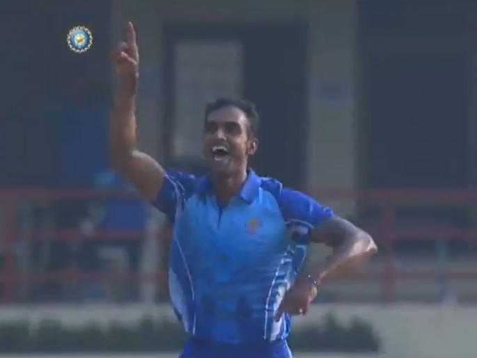 Karnataka Abhimanyu Mithun grabbed five wickets in an over against Haryana in Syed Mushtaq Ali semifinal  | OMG: अभिमन्यू मिथूननं एका षटकात घेतल्या पाच विकेट्स, केला भीमपराक्रम, Video
