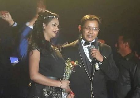 Shameful ...Thousands of crores scams accused have been taken by the police in club for party | लज्जास्पद...हजारो कोटींच्या घोटाळेबाजाला पोलिसांनी पार्टीसाठी नेले क्लबमध्ये Shameful ...Thousands of crores scams accused have been taken by the police in club for party | लज्जास्पद...हजारो कोटींच्या घोटाळेबाजाला पोलिसांनी पार्टीसाठी नेले क्लबमध्ये