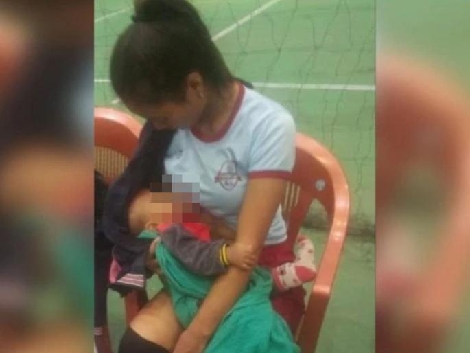 Mizoram volleyball player breastfeeds child on field in between game, Viral pic | 'घार उडते आकाशी, चित्त तिचे पिल्लापाशी'... भारतीय खेळाडूचा 'हा' फोटो होतोय व्हायरल, पण का?