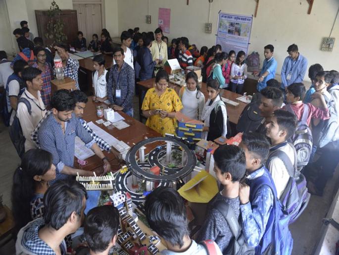 MJ in Jalgaon Research student 'invention' in college | जळगाव येथील मू.जे. महाविद्यालयात विद्याथ्र्याचा संशोधनात्मक ‘आविष्कार’ MJ in Jalgaon Research student 'invention' in college | जळगाव येथील मू.जे. महाविद्यालयात विद्याथ्र्याचा संशोधनात्मक ‘आविष्कार’