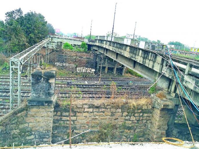 questions over completion of vinoba bhave flyover in wardha | केंद्रीय मंत्र्यांचे 'आश्वासन' फोल; पाच वर्षे लोटली तरी 'उड्डाणपूल' अपूर्णच... questions over completion of vinoba bhave flyover in wardha | केंद्रीय मंत्र्यांचे 'आश्वासन' फोल; पाच वर्षे लोटली तरी 'उड्डाणपूल' अपूर्णच...