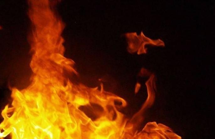 The house caught fire and all the materials were burnt | घराला लागली आग, संसारोपयोगी साहित्य जळून खाक