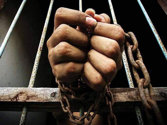 The infamous Vicky Deshmukh gang raided the Mecca | कुख्यात विकी देशमुख टोळीवर लावला मोक्का The infamous Vicky Deshmukh gang raided the Mecca | कुख्यात विकी देशमुख टोळीवर लावला मोक्का
