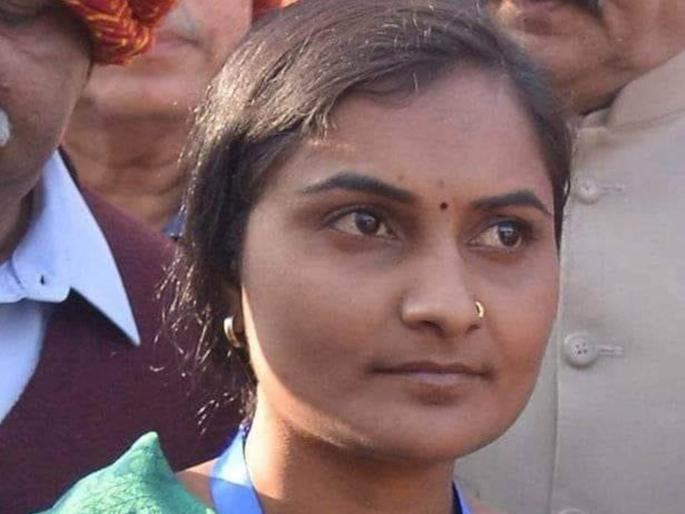 Vaishali Yede ignored by voters | शेती अन् मातीसाठी लढणाऱ्या वैशाली येडेंना मतदारांनी डावलले Vaishali Yede ignored by voters | शेती अन् मातीसाठी लढणाऱ्या वैशाली येडेंना मतदारांनी डावलले
