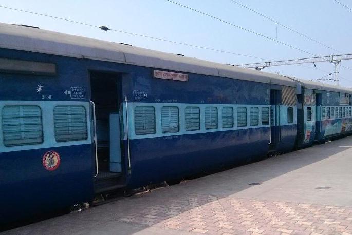 Green flag given by district administration for Passenger trains | पॅसेंजर रेल्वेगाड्या सुरू होणार! जिल्हा प्रशासनाने दिली हिरवी झेंडी Green flag given by district administration for Passenger trains | पॅसेंजर रेल्वेगाड्या सुरू होणार! जिल्हा प्रशासनाने दिली हिरवी झेंडी
