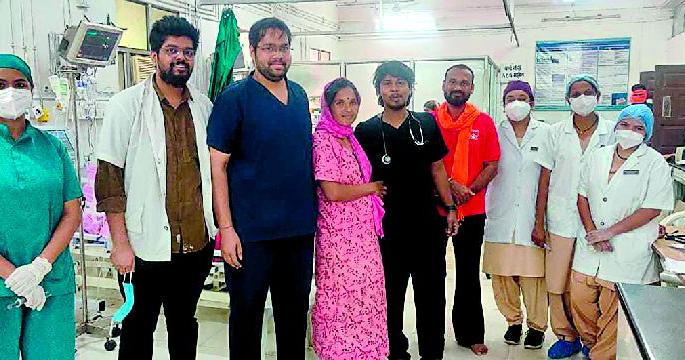 woman won the battel of life and death | अन् मृत्यूला हरवत परतली आई, दारी उजळले आनंदाचे दिवे! woman won the battel of life and death | अन् मृत्यूला हरवत परतली आई, दारी उजळले आनंदाचे दिवे!