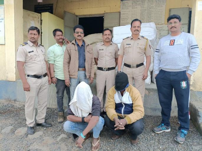 Gutka worth Rs 14 lakh seized on Betul-Ghatladki road | बैतूल-घाटलाडकी मार्गावर १४ लाखांचा गुटखा पकडला Gutka worth Rs 14 lakh seized on Betul-Ghatladki road | बैतूल-घाटलाडकी मार्गावर १४ लाखांचा गुटखा पकडला