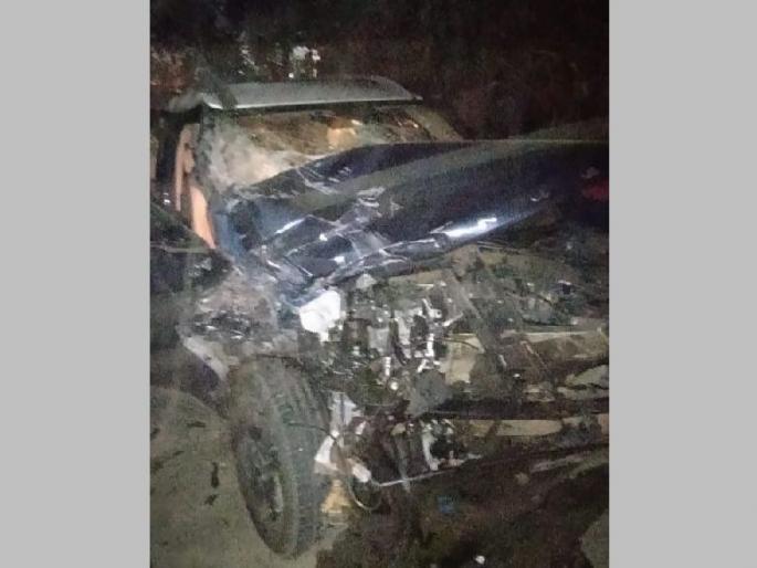 two serious as truck and car head-on collision | ट्रक-कारची समोरासमोरधडक, पाच जखमी two serious as truck and car head-on collision | ट्रक-कारची समोरासमोरधडक, पाच जखमी