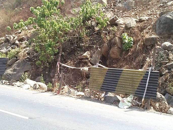 Chances of a crack in the dry spill | सुकेळी खिंडीत दरड कोसळण्याची शक्यता Chances of a crack in the dry spill | सुकेळी खिंडीत दरड कोसळण्याची शक्यता