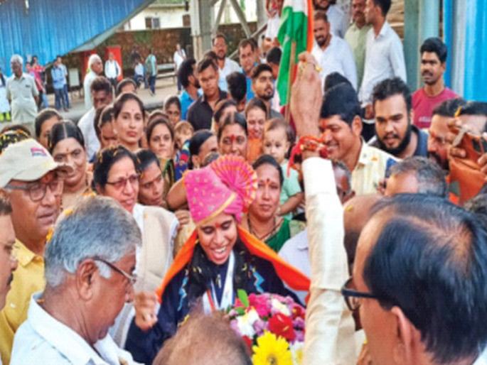 You are a girl, such games are not your business; But father stayed behind and... | तू मुलगी आहेस, असे खेळ तुझं काम नाही; पण बाप पाठीशी राहिला अन्.... You are a girl, such games are not your business; But father stayed behind and... | तू मुलगी आहेस, असे खेळ तुझं काम नाही; पण बाप पाठीशी राहिला अन्....