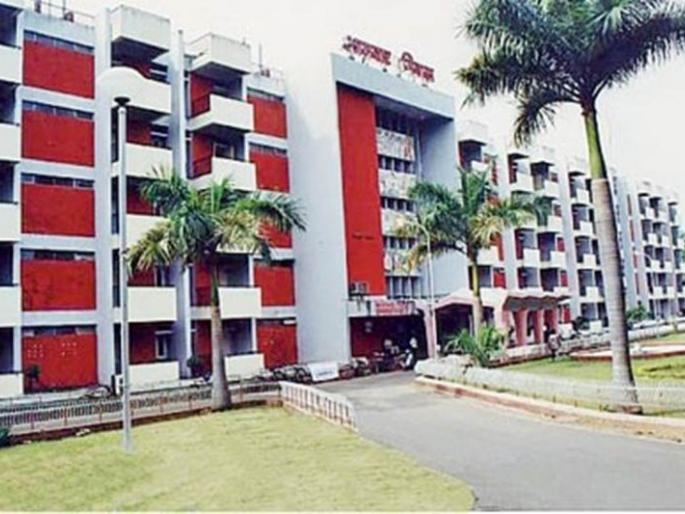 Complaints of corona Suspects in MLA hostel: Positive, Negative Patients were one flour | आमदार निवासातील संशयितांची तक्रार : एकाच माळ्यावर पॉझिटिव्ह, निगेटिव्ह रुग्ण Complaints of corona Suspects in MLA hostel: Positive, Negative Patients were one flour | आमदार निवासातील संशयितांची तक्रार : एकाच माळ्यावर पॉझिटिव्ह, निगेटिव्ह रुग्ण