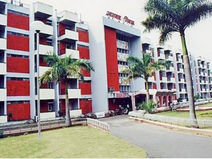 Treatment of positive patients at MLA'sHostel: Covid Care Center started | आमदार निवासात पॉझिटिव्ह रुग्णांवर उपचार : कोविड केअर सेंटर सुरू