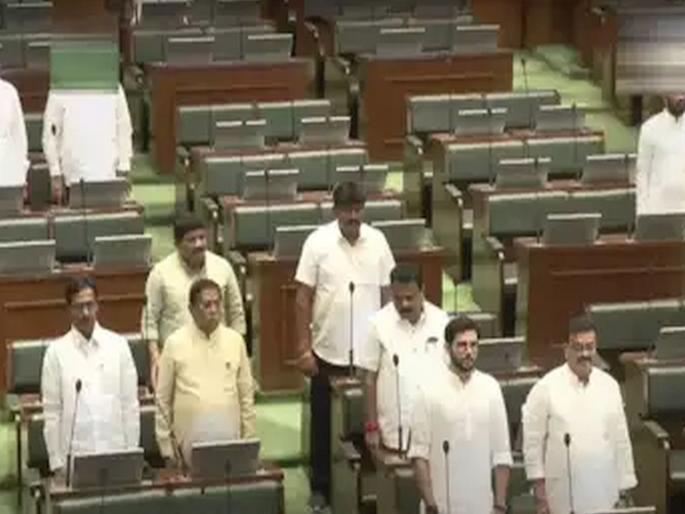 Maharashtra Assembly Election: 173 MLAs took oath, Mahavikas Aghadi first boycott; Will take oath today | १७३ आमदारांनी घेतली शपथ, महाविकास आघाडीचे आधी बहिष्कारास्त्र; आज शपथ घेणार Maharashtra Assembly Election: 173 MLAs took oath, Mahavikas Aghadi first boycott; Will take oath today | १७३ आमदारांनी घेतली शपथ, महाविकास आघाडीचे आधी बहिष्कारास्त्र; आज शपथ घेणार