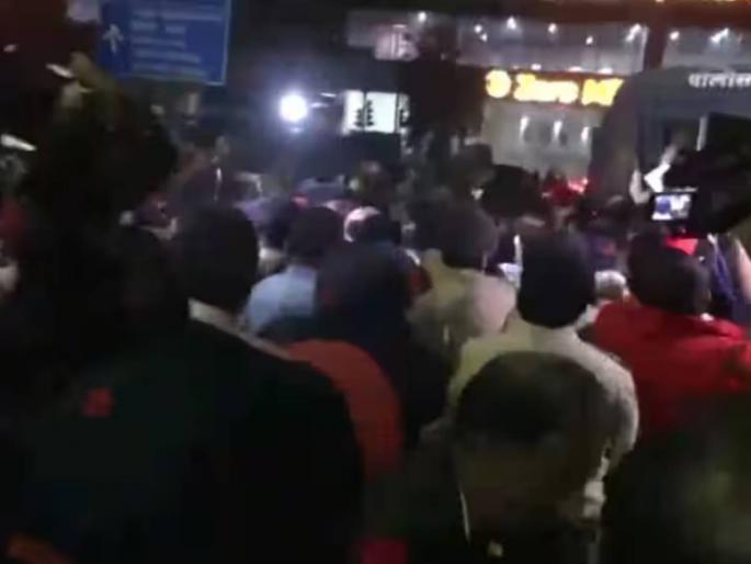 MLA Rohit Pawar's Yuva Sangharsh yatra was lathi-charged by the police in Nagpur | युवा संघर्ष यात्रेत राडा, पोलिसांचा लाठीमार; सरकारच्या वतीने सभास्थळी कोणीच आले नाही MLA Rohit Pawar's Yuva Sangharsh yatra was lathi-charged by the police in Nagpur | युवा संघर्ष यात्रेत राडा, पोलिसांचा लाठीमार; सरकारच्या वतीने सभास्थळी कोणीच आले नाही