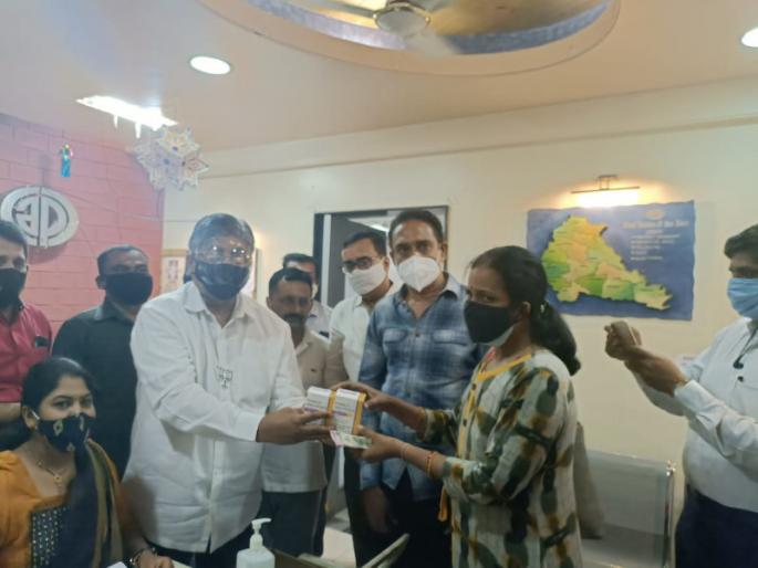 "Give a dose of Remedesivir free to needy citizens", MLA Chandrakant Patil's announcement | "गरजू नागरिकांना रेमडेसिवीरचा एक डोस मोफत द्या", आमदार चंद्रकांत पाटील यांची मागणी "Give a dose of Remedesivir free to needy citizens", MLA Chandrakant Patil's announcement | "गरजू नागरिकांना रेमडेसिवीरचा एक डोस मोफत द्या", आमदार चंद्रकांत पाटील यांची मागणी