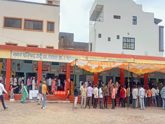 Raver Lok Sabha: 20.85 percent polling till 11 am in Malkapur constituency | रावेर लोकसभा : मलकापूर मतदारसंघात ११ वाजेपर्यंत २०.८५ टक्के मतदान Raver Lok Sabha: 20.85 percent polling till 11 am in Malkapur constituency | रावेर लोकसभा : मलकापूर मतदारसंघात ११ वाजेपर्यंत २०.८५ टक्के मतदान
