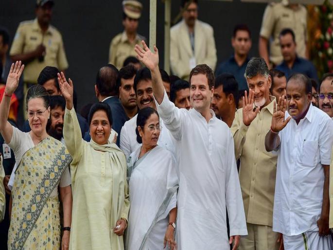 Mamata becoming front leaders of the opposition | ममता यांनी दिली थेट मोदी-शहांना टक्कर; विरोधी पक्षाच्या नेत्यांमध्ये ठरल्या अग्रेसर  