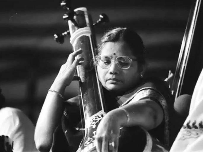 Classical singer Malini Rajurkar passed away | शास्त्रीय गायिका मालिनी राजूरकर यांचे निधन Classical singer Malini Rajurkar passed away | शास्त्रीय गायिका मालिनी राजूरकर यांचे निधन