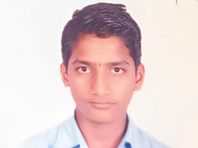 Father Hamal A mother does housewife parents hard work Satyanarayan reached the pinnacle of success with 92 percent | वडील हमाल; आई करते घरकाम! पालकांच्या कष्टाचे चीज, सत्यनारायणने ९२ टक्क्यांसह गाठले यशाचे शिखर Father Hamal A mother does housewife parents hard work Satyanarayan reached the pinnacle of success with 92 percent | वडील हमाल; आई करते घरकाम! पालकांच्या कष्टाचे चीज, सत्यनारायणने ९२ टक्क्यांसह गाठले यशाचे शिखर