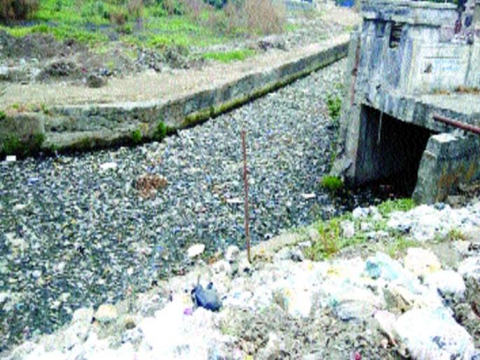 Nomination of 'Mayor Nalla', Kopar Na, tumbled by MNS in thane | ‘महापौर नाला’, मनसेकडून तुंबलेल्या कोपर नाल्याचे नामकरण Nomination of 'Mayor Nalla', Kopar Na, tumbled by MNS in thane | ‘महापौर नाला’, मनसेकडून तुंबलेल्या कोपर नाल्याचे नामकरण