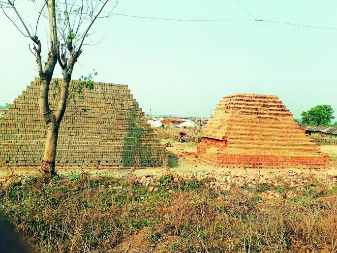 child labour rampant in brick kilns in nagpur district | विटभट्ट्यांच्या निखाऱ्यावर कोमेजतेय बालपण! child labour rampant in brick kilns in nagpur district | विटभट्ट्यांच्या निखाऱ्यावर कोमेजतेय बालपण!