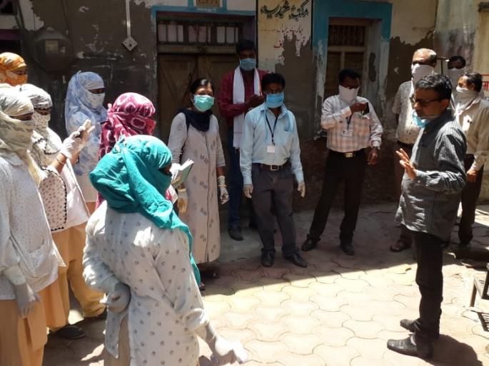 Municipal Commissioner on the road to boost morale of Municipal employees | मनपा कर्मचाऱ्यांचे मनोबल वाढविण्यासाठी मनपा आयुक्त रस्त्यावर Municipal Commissioner on the road to boost morale of Municipal employees | मनपा कर्मचाऱ्यांचे मनोबल वाढविण्यासाठी मनपा आयुक्त रस्त्यावर