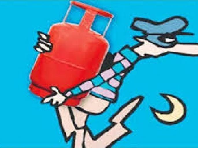 thieves stole a cylinder with 58 thousand worth of soyabean | काय सांगता! ५८ हजारांच्या सोयाबीनसह सिलिंडरही नेले चोरून thieves stole a cylinder with 58 thousand worth of soyabean | काय सांगता! ५८ हजारांच्या सोयाबीनसह सिलिंडरही नेले चोरून