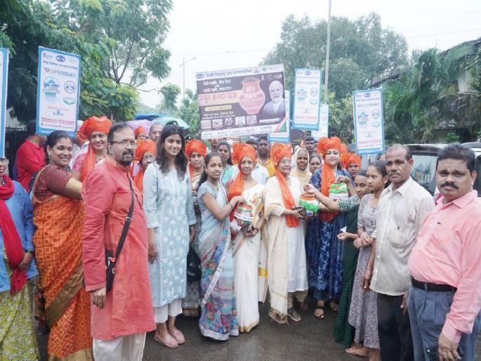 Enthusiastic response of citizens to Amrit Kalash Yatra of Bhiwandi Municipality | भिवंडी मनपाच्या अमृत कलश यात्रेस नागरिकांचा उत्स्फूर्द प्रतिसाद Enthusiastic response of citizens to Amrit Kalash Yatra of Bhiwandi Municipality | भिवंडी मनपाच्या अमृत कलश यात्रेस नागरिकांचा उत्स्फूर्द प्रतिसाद