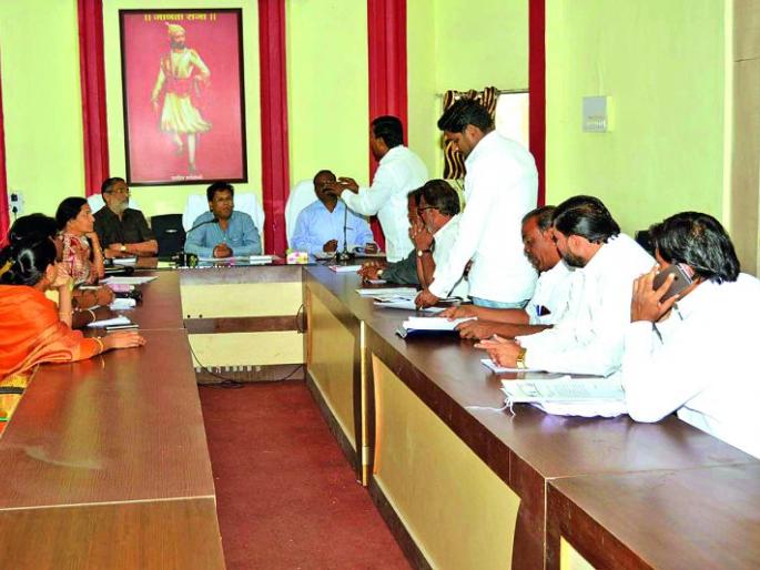 Akola: Proposal to suspend employees of encroachment division | अकोला : अतिक्रमण विभागातील कर्मचार्यांचा निलंबनाचा प्रस्ताव Akola: Proposal to suspend employees of encroachment division | अकोला : अतिक्रमण विभागातील कर्मचार्यांचा निलंबनाचा प्रस्ताव