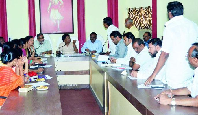 Resolution of action against Heads of Departments, including then Commissioner, Chief Auditor | तत्कालीन आयुक्त, मुख्य लेखापरीक्षकांसह विभाग प्रमुखांविरुद्ध कारवाईचा  ठराव Resolution of action against Heads of Departments, including then Commissioner, Chief Auditor | तत्कालीन आयुक्त, मुख्य लेखापरीक्षकांसह विभाग प्रमुखांविरुद्ध कारवाईचा  ठराव