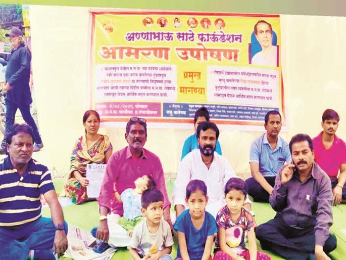 Husband murdered, no money to buy groceries, how will I feed myself? Question of hunger striker | पतीचा खून झालाय, किराणा भरायला पैसे नाहीत, पोट कसे भरू? उपोषणार्थीचा प्रश्न Husband murdered, no money to buy groceries, how will I feed myself? Question of hunger striker | पतीचा खून झालाय, किराणा भरायला पैसे नाहीत, पोट कसे भरू? उपोषणार्थीचा प्रश्न