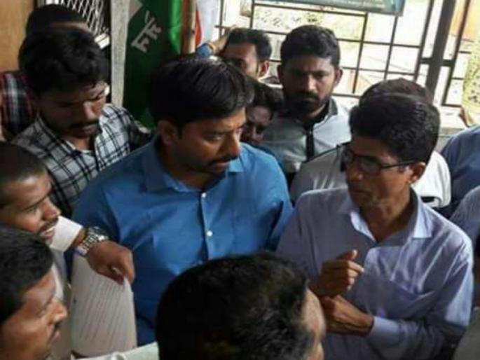 The MSEB office was sabotage by mns | कोंढव्यात महावितरणच्या कार्यालयाची मनसेकडून तोडफोड The MSEB office was sabotage by mns | कोंढव्यात महावितरणच्या कार्यालयाची मनसेकडून तोडफोड