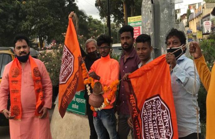 Protesting against the state government, MNS broke the symbolic Dahi Handi in Baramati | राज्य शासनाचा निषेध करत ‘मनसे’ने बारामतीत फोडली प्रतिकात्मक दहीहंडी 