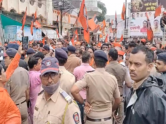 MNS's Swapnapurti rally in support of Chhatrapati Sambhajinagar was stopped by the police | Video: छत्रपती संभाजीनगरच्या समर्थनार्थ निघालेली मनसेची स्वप्नपूर्ती रॅली पोलिसांनी अडवली MNS's Swapnapurti rally in support of Chhatrapati Sambhajinagar was stopped by the police | Video: छत्रपती संभाजीनगरच्या समर्थनार्थ निघालेली मनसेची स्वप्नपूर्ती रॅली पोलिसांनी अडवली