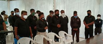 Agitation against electricity bill: MNS dressed in black clothes | वीज बिलाविरुद्ध आंदोलन : मनसेने काळे कपडे घालून वेधले लक्ष Agitation against electricity bill: MNS dressed in black clothes | वीज बिलाविरुद्ध आंदोलन : मनसेने काळे कपडे घालून वेधले लक्ष
