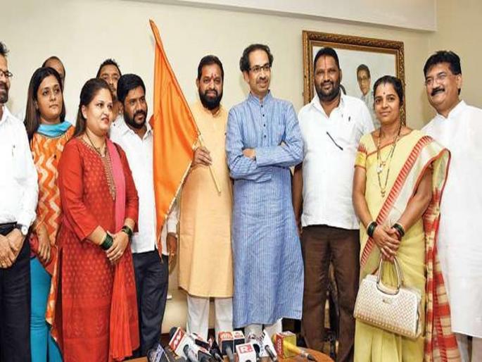 Shiv Sena's admission to six Municipal Councilors of MNS | मनसेच्या 6 नगरसेवकांचा शिवसेनेतील प्रवेश अधिकृत  Shiv Sena's admission to six Municipal Councilors of MNS | मनसेच्या 6 नगरसेवकांचा शिवसेनेतील प्रवेश अधिकृत