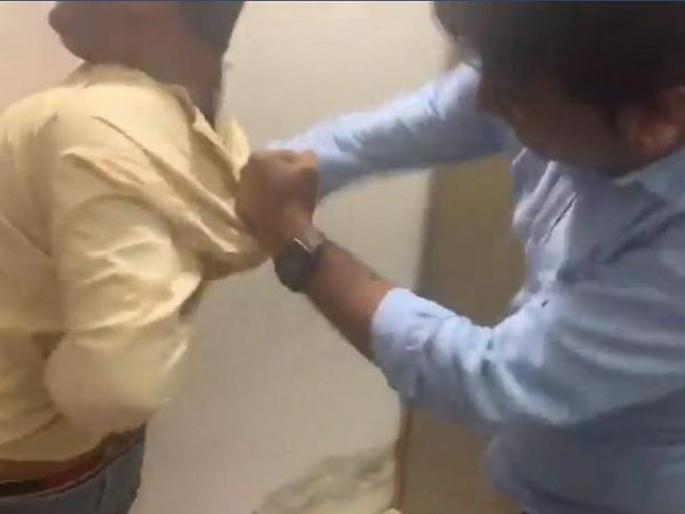 MNS leader thrashes hotel owner for not returning money to cancer patient | कॅन्सर रुग्णाचे पैसे परत न करणाऱ्या हॉटेल व्यावसायिकाला मनसेकडून चोप; मारहाणीचं फेसबुक लाईव्ह MNS leader thrashes hotel owner for not returning money to cancer patient | कॅन्सर रुग्णाचे पैसे परत न करणाऱ्या हॉटेल व्यावसायिकाला मनसेकडून चोप; मारहाणीचं फेसबुक लाईव्ह