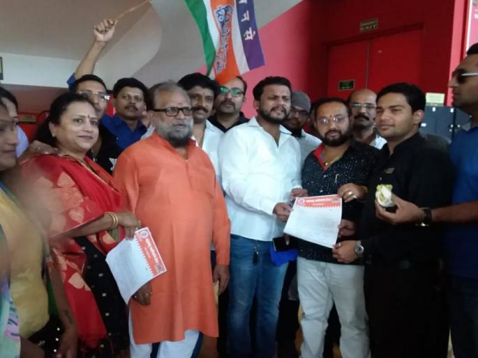 mns agitation against expensive eatables in kalyan multiplex | मल्टिप्लेक्समधील महागड्या खाद्यपदार्थ विक्रीविरोधात मनसे आक्रमक; कल्याणमध्ये आंदोलन mns agitation against expensive eatables in kalyan multiplex | मल्टिप्लेक्समधील महागड्या खाद्यपदार्थ विक्रीविरोधात मनसे आक्रमक; कल्याणमध्ये आंदोलन