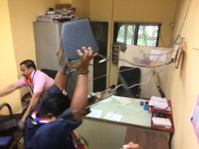 New Mumbai : MNS workers vandalise PWD Office, strike against pothole | मनसेचं खड्ड्यांविरोधात खळ्ळ खट्याक, सार्वजनिक बांधकाम विभागाच्या कार्यालयाची तोडफोड