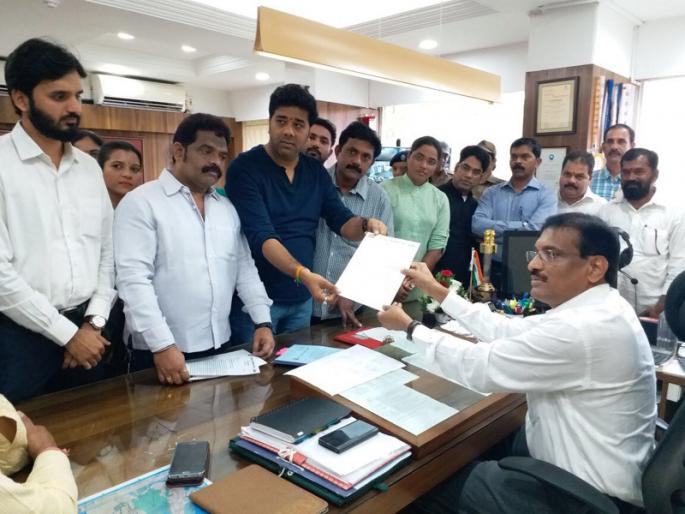 Before the implementation of the Cleanup Marshal program, the Thane Municipal Council | क्लिनअप मार्शल उपक्रम राबविण्याआधी ठाण्यात कचराकुंड्या बसवा - मनसेचे पालिकेला निवेदन Before the implementation of the Cleanup Marshal program, the Thane Municipal Council | क्लिनअप मार्शल उपक्रम राबविण्याआधी ठाण्यात कचराकुंड्या बसवा - मनसेचे पालिकेला निवेदन