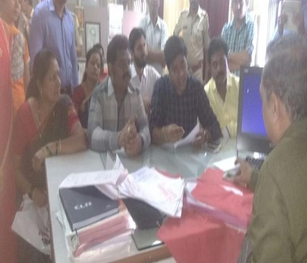 Today, the last warning to the workers of the MNS, covering the Marathi Patars, gave the last hint | मराठी पाट्यांसदर्भात आज मनसेचा कामगार आयुक्तांना घेराव, दिला शेवटचा इशारा