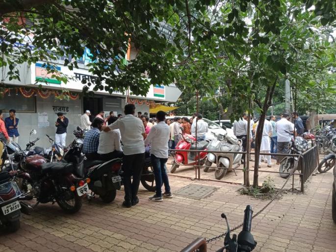 As soon as the elections were announced, the offices of MNS, BJP were buzzing | निवडणुका जाहीर होताच मनसे, भाजपाची कार्यालये गजबगली As soon as the elections were announced, the offices of MNS, BJP were buzzing | निवडणुका जाहीर होताच मनसे, भाजपाची कार्यालये गजबगली